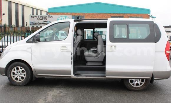 Tenga Tsaru Hyundai H1 Chena Mota in Livingstone in Zambia Tenga Tsaru Hyundai H1 Chena Mota in Livingstone in Zambia