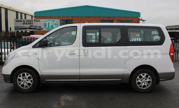 Tenga Tsaru Hyundai H1 Chena Mota in Livingstone in Zambia Tenga Tsaru Hyundai H1 Chena Mota in Livingstone in Zambia