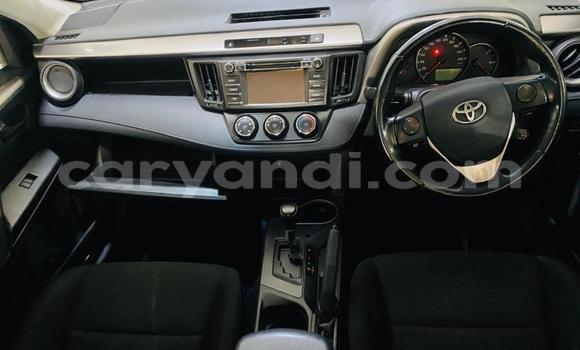 Acheter Occasion Voiture Toyota RAV4 Blanc à Livingstone, Zambie Acheter Occasion Voiture Toyota RAV4 Blanc à Livingstone, Zambie