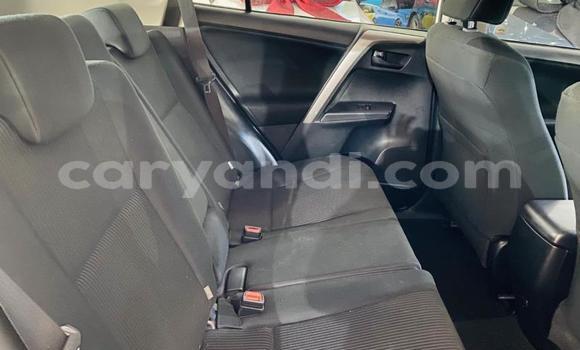 Acheter Occasion Voiture Toyota RAV4 Blanc à Livingstone, Zambie Acheter Occasion Voiture Toyota RAV4 Blanc à Livingstone, Zambie