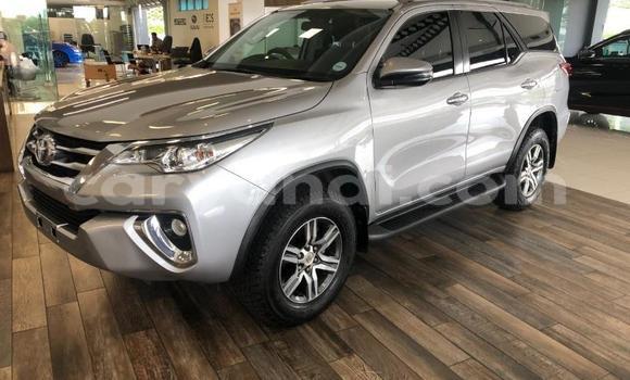 Nunua Ilio tumika Toyota Fortuner Brown Gari ndani ya Livingstone nchini Zambia