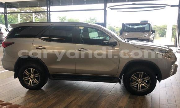 Acheter Occasion Voiture Toyota Fortuner Marron à Livingstone, Zambie Acheter Occasion Voiture Toyota Fortuner Marron à Livingstone, Zambie
