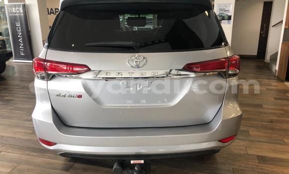 Acheter Occasion Voiture Toyota Fortuner Marron à Livingstone, Zambie Acheter Occasion Voiture Toyota Fortuner Marron à Livingstone, Zambie