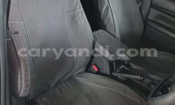 Acheter Occasion Voiture Toyota Hilux Blanc à Lusaka, Zambie Acheter Occasion Voiture Toyota Hilux Blanc à Lusaka, Zambie