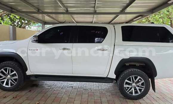 Acheter Occasion Voiture Toyota Hilux Blanc à Lusaka, Zambie Acheter Occasion Voiture Toyota Hilux Blanc à Lusaka, Zambie