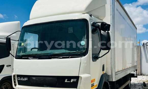 Acheter Occasion Utilitaire DAF CF Blanc à Lusaka, Zambie Acheter Occasion Utilitaire DAF CF Blanc à Lusaka, Zambie