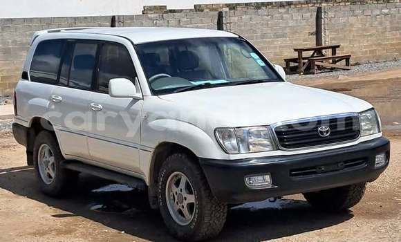 Nunua Ilio tumika Toyota Land Cruiser Nyeupe Gari ndani ya Lusaka nchini Zambia