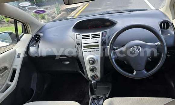 Acheter Occasion Voiture Toyota Vitz Blanc à Lusaka, Zambie Acheter Occasion Voiture Toyota Vitz Blanc à Lusaka, Zambie