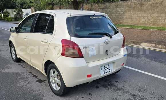 Acheter Occasion Voiture Toyota Vitz Blanc à Lusaka, Zambie Acheter Occasion Voiture Toyota Vitz Blanc à Lusaka, Zambie