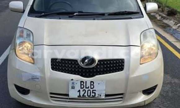 Acheter Occasion Voiture Toyota Vitz Blanc à Lusaka, Zambie Acheter Occasion Voiture Toyota Vitz Blanc à Lusaka, Zambie