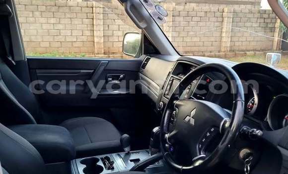 Acheter Occasion Voiture Mitsubishi Pajero Bleu à Lusaka, Zambie Acheter Occasion Voiture Mitsubishi Pajero Bleu à Lusaka, Zambie