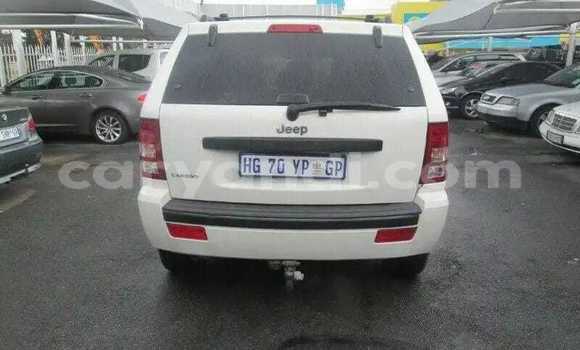 Acheter Occasion Voiture Jeep Cherokee Blanc à Livingstone, Zambie Acheter Occasion Voiture Jeep Cherokee Blanc à Livingstone, Zambie