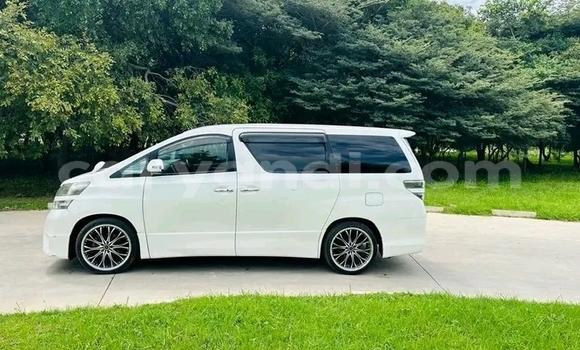 Buy Used Toyota Vellfire White Car in Lusaka in Zambia Buy Used Toyota Vellfire White Car in Lusaka in Zambia