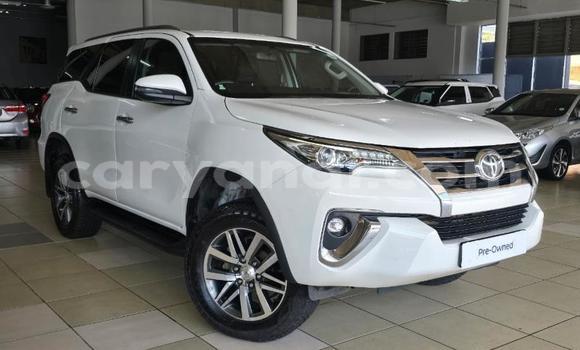 Nunua Ilio tumika Toyota Fortuner Nyeupe Gari ndani ya Lusaka nchini Zambia