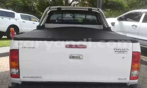 Acheter Occasion Voiture Toyota Hilux Blanc à Livingstone, Zambie Acheter Occasion Voiture Toyota Hilux Blanc à Livingstone, Zambie