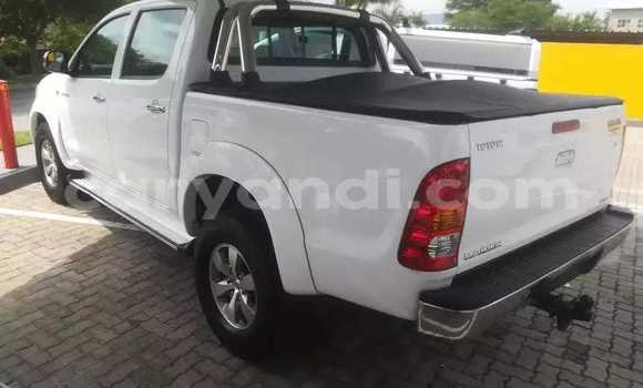 Acheter Occasion Voiture Toyota Hilux Blanc à Livingstone, Zambie Acheter Occasion Voiture Toyota Hilux Blanc à Livingstone, Zambie
