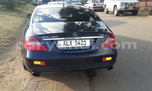 Tenga Tsaru Mercedes‒Benz 190 Nhema Mota in Chingola in Zambia Tenga Tsaru Mercedes‒Benz 190 Nhema Mota in Chingola in Zambia