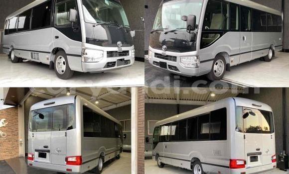 Acheter Occasion Voiture Toyota Coaster Gris à Lusaka, Zambie Acheter Occasion Voiture Toyota Coaster Gris à Lusaka, Zambie