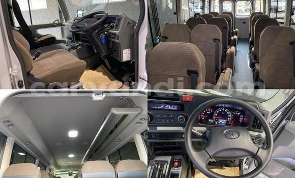 Acheter Occasion Voiture Toyota Coaster Gris à Lusaka, Zambie Acheter Occasion Voiture Toyota Coaster Gris à Lusaka, Zambie