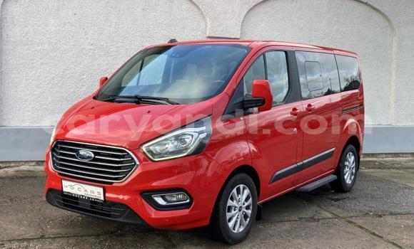 Nunua Ilio tumika Ford Tourneo Custom Nyekundu Gari ndani ya Lusaka nchini Zambia