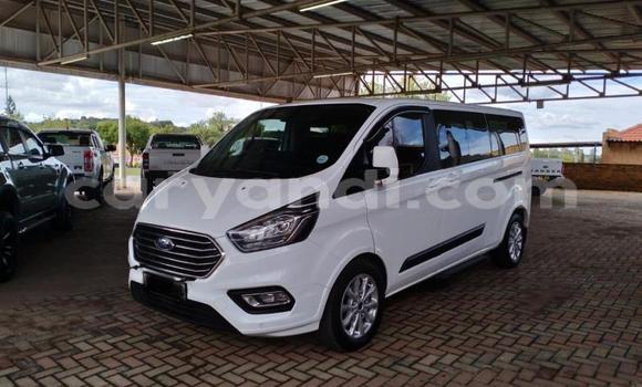 Buy Used Ford Tourneo Custom White Car in Solwezi in North-Western Buy Used Ford Tourneo Custom White Car in Solwezi in North-Western