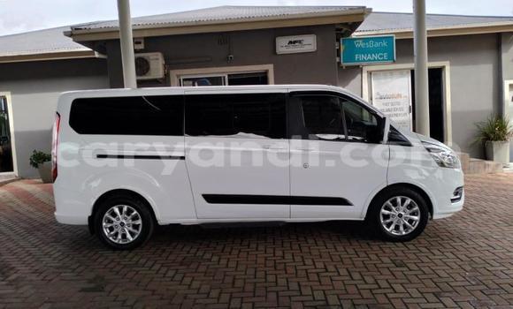 Buy Used Ford Tourneo Custom White Car in Solwezi in North-Western Buy Used Ford Tourneo Custom White Car in Solwezi in North-Western