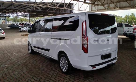 Buy Used Ford Tourneo Custom White Car in Solwezi in North-Western Buy Used Ford Tourneo Custom White Car in Solwezi in North-Western