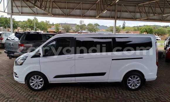Buy Used Ford Tourneo Custom White Car in Solwezi in North-Western Buy Used Ford Tourneo Custom White Car in Solwezi in North-Western