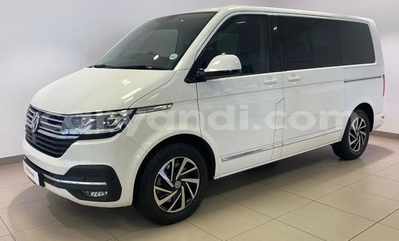Nunua Ilio tumika Volkswagen Caravelle Nyeupe Gari ndani ya Lusaka nchini Zambia Nunua Ilio tumika Volkswagen Caravelle Nyeupe Gari ndani ya Lusaka nchini Zambia