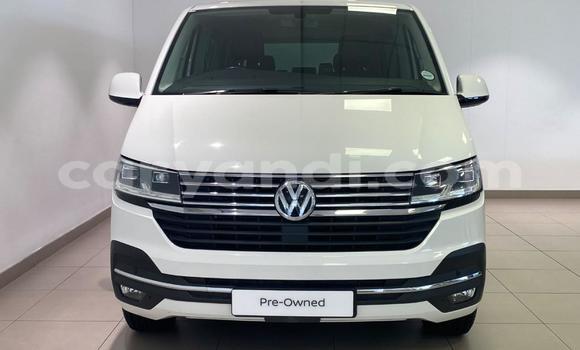 Nunua Ilio tumika Volkswagen Caravelle Nyeupe Gari ndani ya Lusaka nchini Zambia Nunua Ilio tumika Volkswagen Caravelle Nyeupe Gari ndani ya Lusaka nchini Zambia