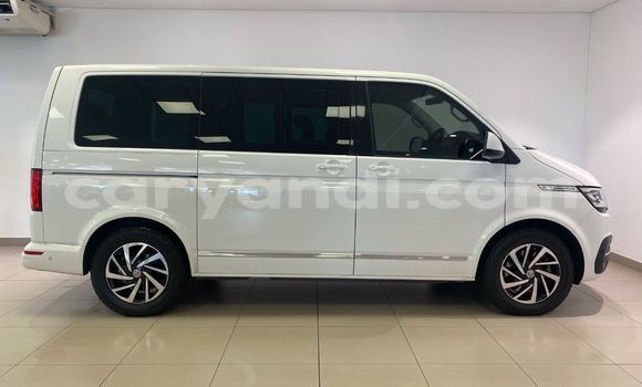 Nunua Ilio tumika Volkswagen Caravelle Nyeupe Gari ndani ya Lusaka nchini Zambia Nunua Ilio tumika Volkswagen Caravelle Nyeupe Gari ndani ya Lusaka nchini Zambia