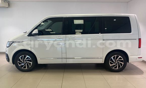 Nunua Ilio tumika Volkswagen Caravelle Nyeupe Gari ndani ya Lusaka nchini Zambia Nunua Ilio tumika Volkswagen Caravelle Nyeupe Gari ndani ya Lusaka nchini Zambia