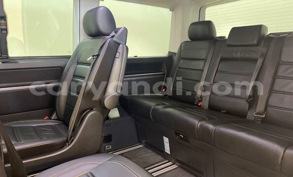 Nunua Ilio tumika Volkswagen Caravelle Nyeupe Gari ndani ya Lusaka nchini Zambia Nunua Ilio tumika Volkswagen Caravelle Nyeupe Gari ndani ya Lusaka nchini Zambia