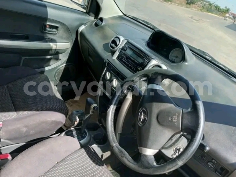 Big with watermark toyota ist zambia import dubai 29432