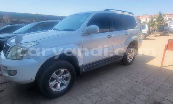 Acheter Occasion Voiture Toyota Prado Blanc à Lusaka, Zambie