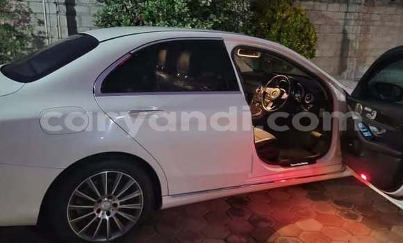 Acheter Occasion Voiture Mercedes-Benz C250 coupe Autre à Lusaka, Zambie Acheter Occasion Voiture Mercedes-Benz C250 coupe Autre à Lusaka, Zambie