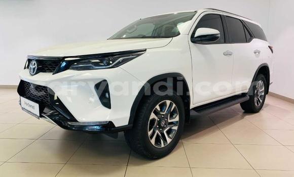 Acheter Occasion Voiture Toyota Fortuner Blanc à Lusaka, Zambie