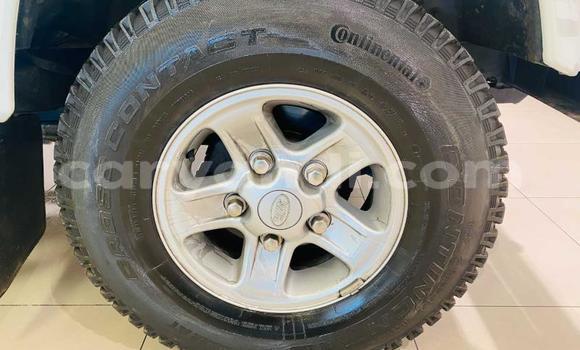 Acheter Occasion Voiture Land Rover Defender Blanc à Lusaka, Zambie Acheter Occasion Voiture Land Rover Defender Blanc à Lusaka, Zambie