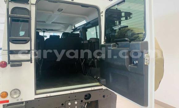 Acheter Occasion Voiture Land Rover Defender Blanc à Lusaka, Zambie Acheter Occasion Voiture Land Rover Defender Blanc à Lusaka, Zambie