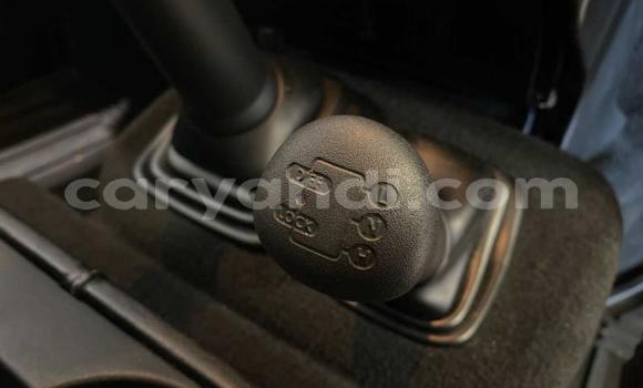 Acheter Occasion Voiture Land Rover Defender Blanc à Lusaka, Zambie Acheter Occasion Voiture Land Rover Defender Blanc à Lusaka, Zambie