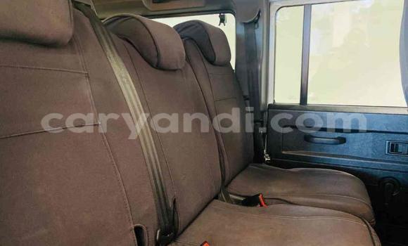 Acheter Occasion Voiture Land Rover Defender Blanc à Lusaka, Zambie Acheter Occasion Voiture Land Rover Defender Blanc à Lusaka, Zambie