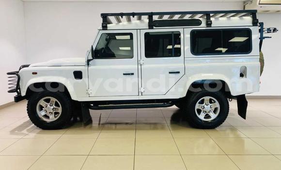 Acheter Occasion Voiture Land Rover Defender Blanc à Lusaka, Zambie Acheter Occasion Voiture Land Rover Defender Blanc à Lusaka, Zambie