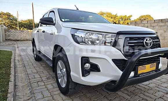 Acheter Occasion Voiture Toyota Hilux Blanc à Lusaka, Zambie