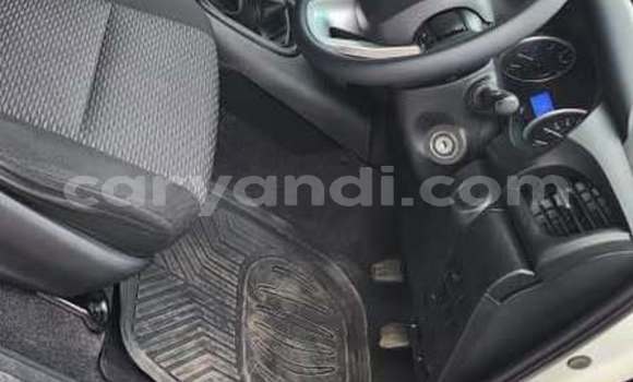 Acheter Occasion Voiture Toyota Hilux Blanc à Lusaka, Zambie Acheter Occasion Voiture Toyota Hilux Blanc à Lusaka, Zambie