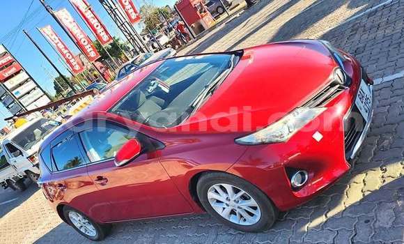 Tenga Tsaru Toyota Auris Tsvuku Mota in Lusaka in Zambia