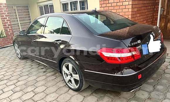 Acheter Occasion Voiture Mercedes‒Benz E–Class Noir à Lusaka, Zambie Acheter Occasion Voiture Mercedes‒Benz E–Class Noir à Lusaka, Zambie