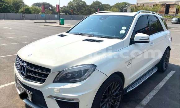 Buy Used Mercedes‒Benz ML–Class White Car in Lusaka in Zambia Buy Used Mercedes‒Benz ML–Class White Car in Lusaka in Zambia