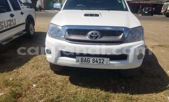 Acheter Occasion Voiture Toyota Hilux Blanc à Lusaka, Zambie Acheter Occasion Voiture Toyota Hilux Blanc à Lusaka, Zambie