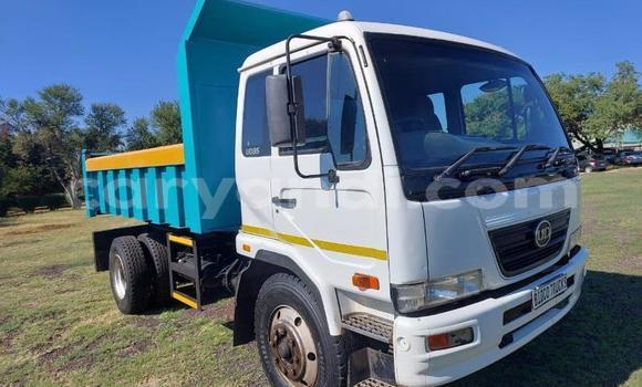 Acheter Occasion Utilitaire Nissan UD Bleu à Chingola, Zambie Acheter Occasion Utilitaire Nissan UD Bleu à Chingola, Zambie