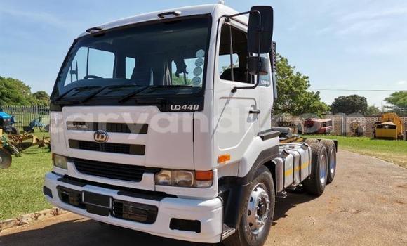 Acheter Occasion Utilitaire Nissan UD Blanc à Lusaka, Zambie Acheter Occasion Utilitaire Nissan UD Blanc à Lusaka, Zambie